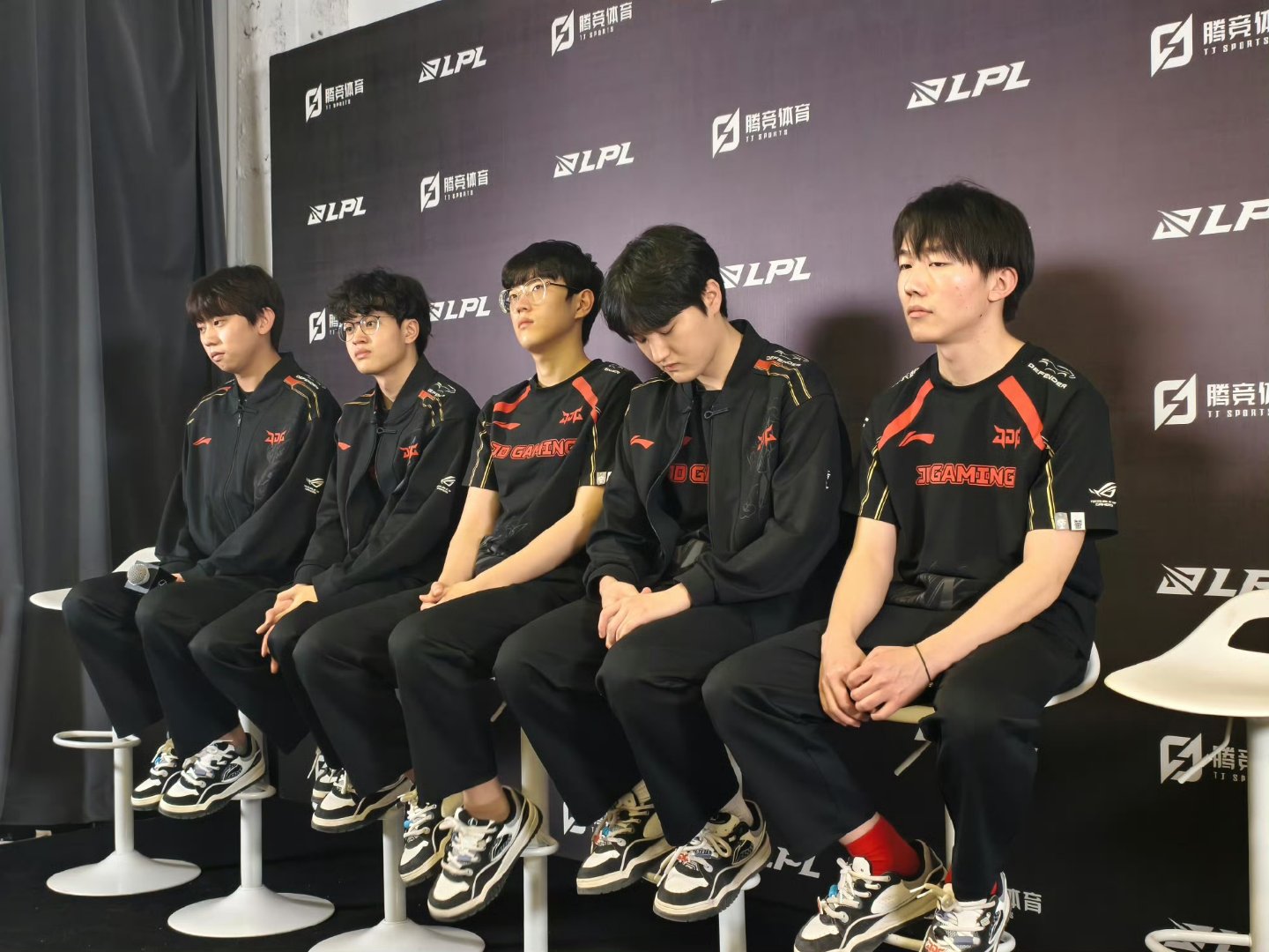 开云体育中国-JDG血洗TSM，CoreJJ打出惊人五杀强强对话成都决赛之夜，点燃全场激情