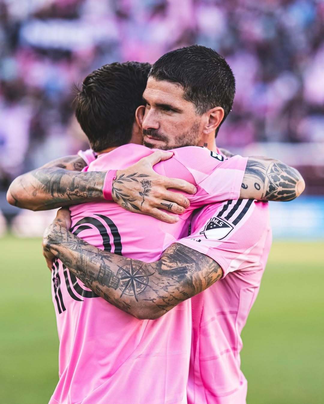 德国险胜塞维利亚，梅西带队取胜