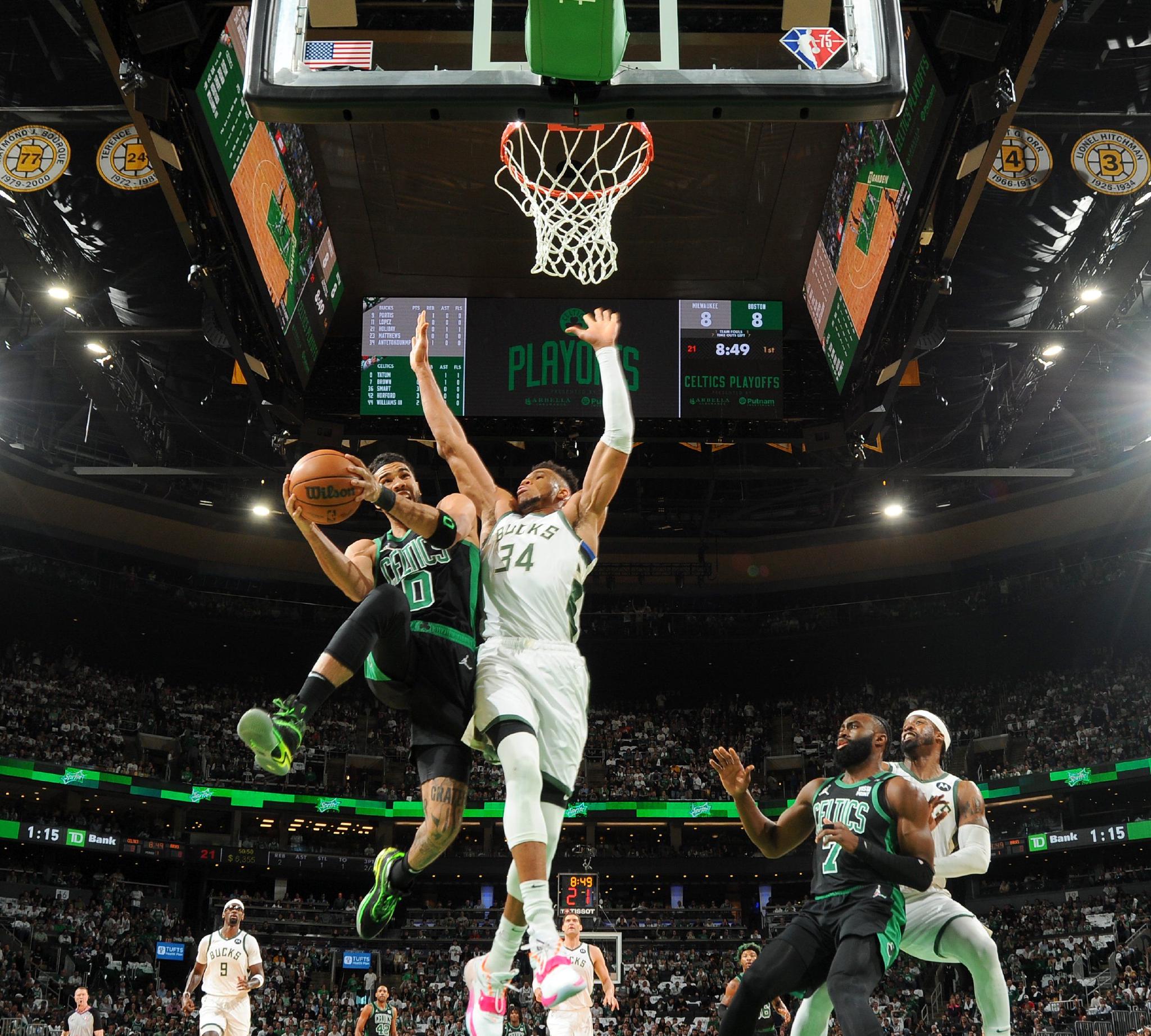 四川队完胜雄鹿，塔图姆带队取胜