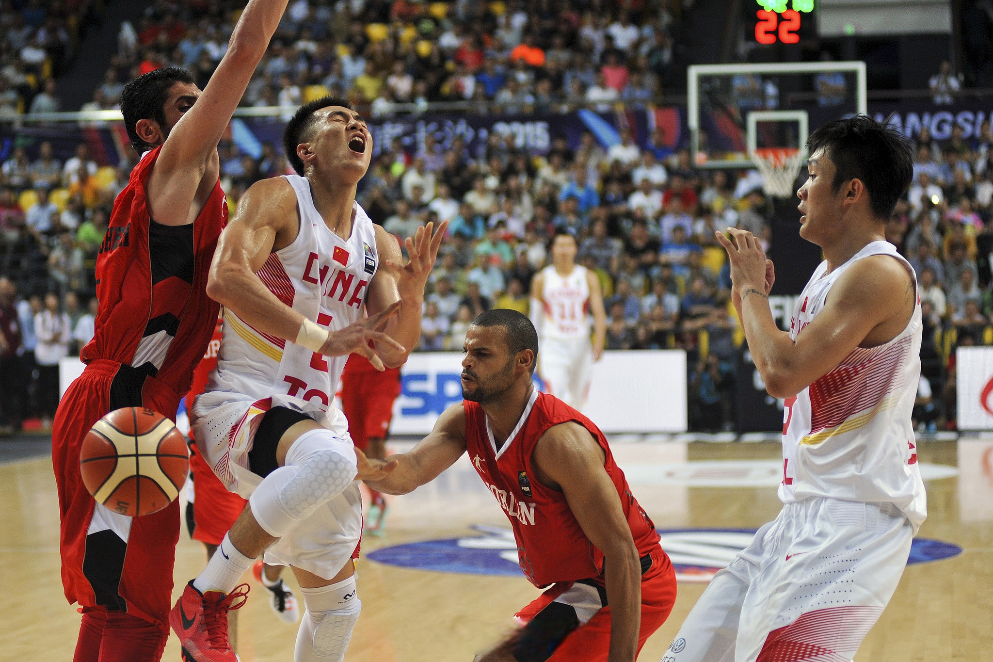 快船横扫福建队,郭艾伦点燃赛场 快船横扫福建队,郭艾伦点燃赛场